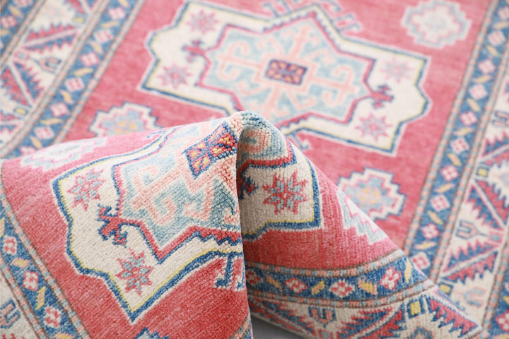 Kazak 2’ 7″ x 9’ 0″ - No. AV11664 - ALRUG Rug Store