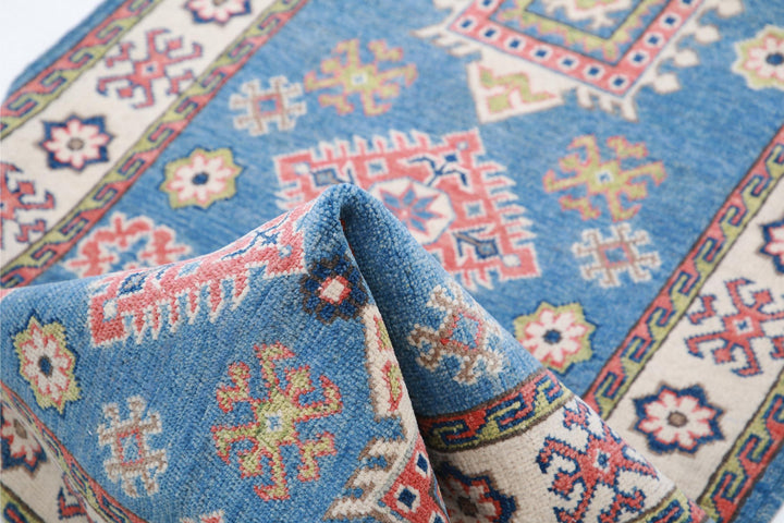 Kazak 2’ 7″ x 9’ 7″ - No. AV34121 - ALRUG Rug Store