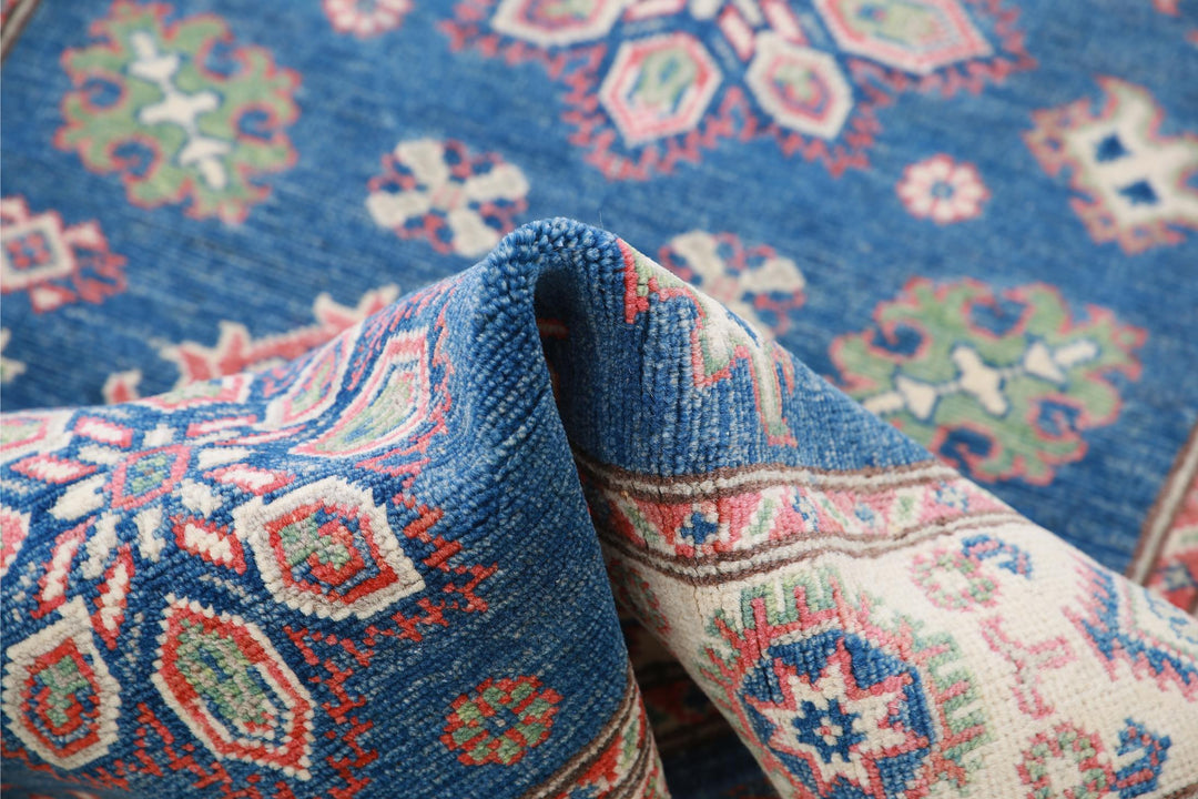 Kazak 3’ 3″ x 4’ 10” - No. AV70782 - ALRUG Rug Store