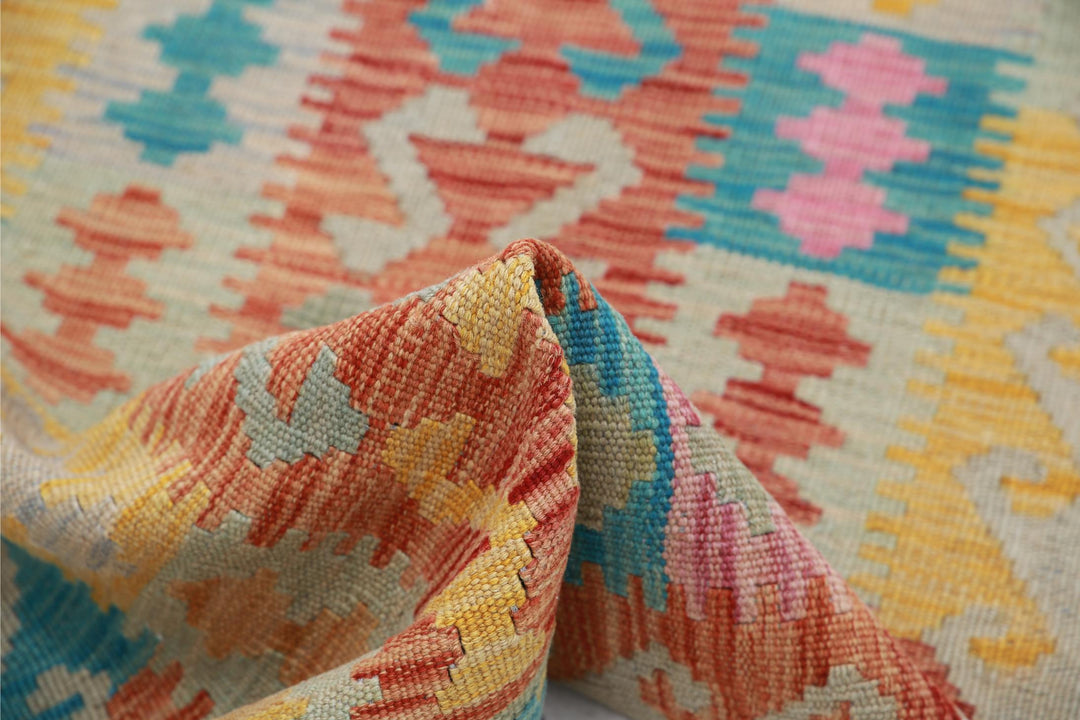 Kilim 2’ 0″ x 5’ 8″ - No. AV96356 - ALRUG Rug Store