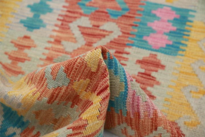 Kilim 2’ 0″ x 5’ 8″ - No. AV96356 - ALRUG Rug Store