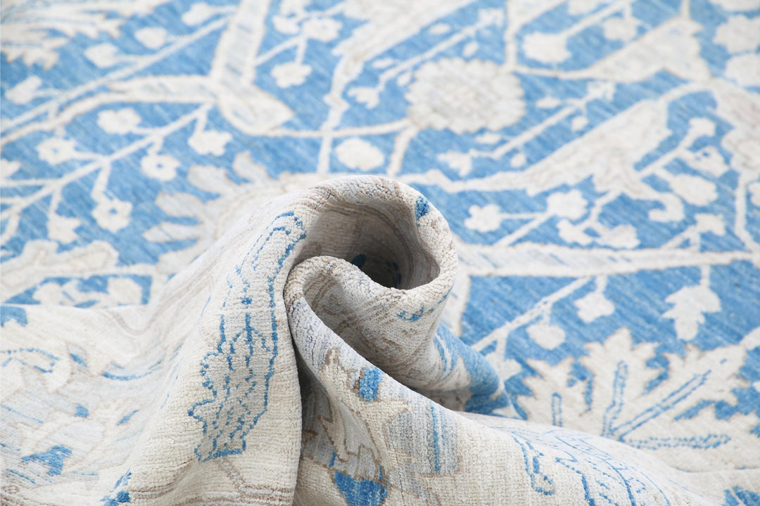 Serenity 8’ 8″ x 11’ 10” - No. AV29861 - ALRUG Rug Store