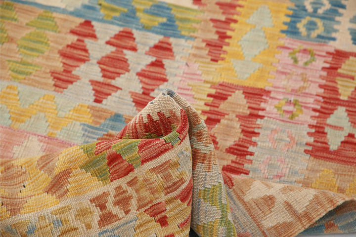 Kilim 4’ 11” x 6’ 7″ - No. AV10101 - ALRUG Rug Store