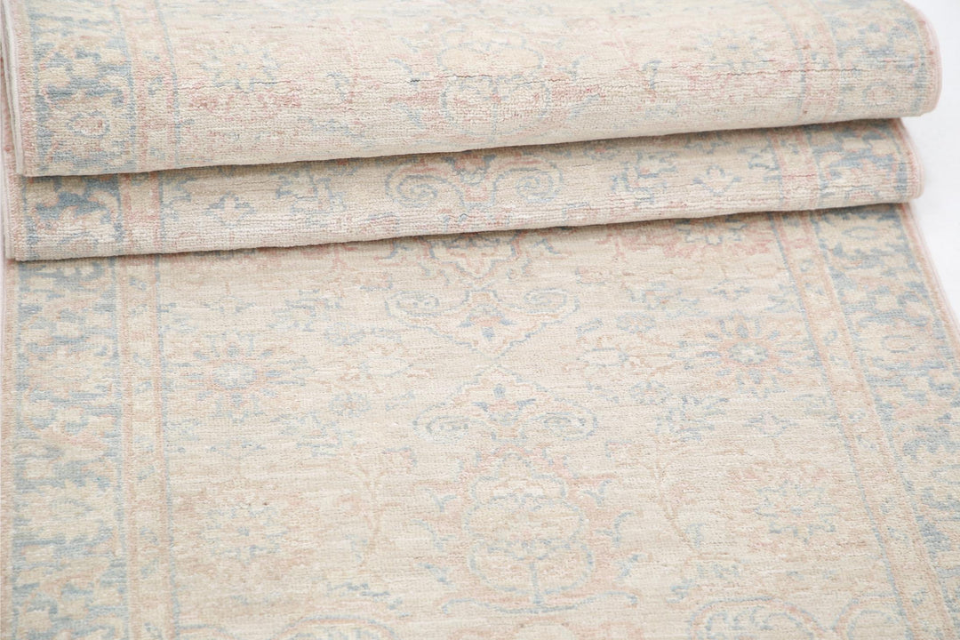 Serenity 2’ 5″ x 11’ 5″ - No. AV38911 - ALRUG Rug Store