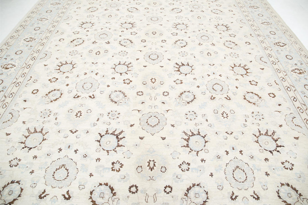 Ivory Pakistani Tabriz Rug 11'8" x 14'7" Hand-Knotted border