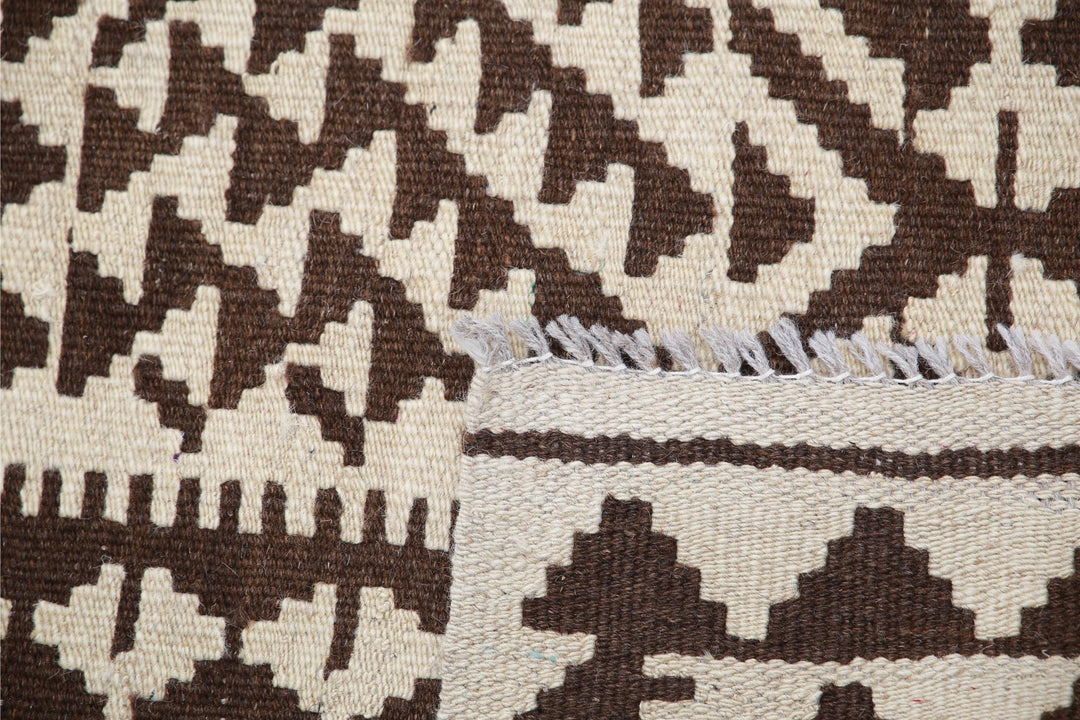 Kilim 2’ 7″ x 3’ 10” - No. AV23442 - ALRUG Rug Store