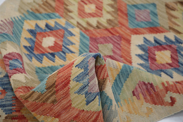 Kilim 2’ 5″ x 3’ 10” - No. AV40665 - ALRUG Rug Store
