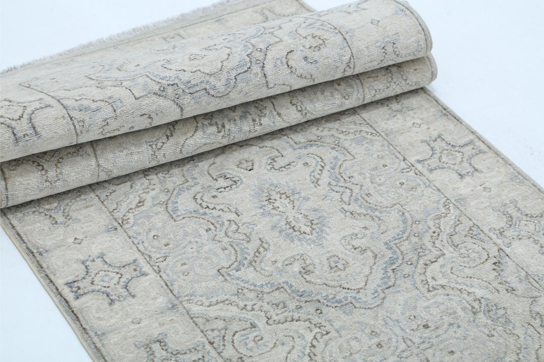 Serenity 2’ 6″ x 9’ 6″ - No. AV50415 - ALRUG Rug Store