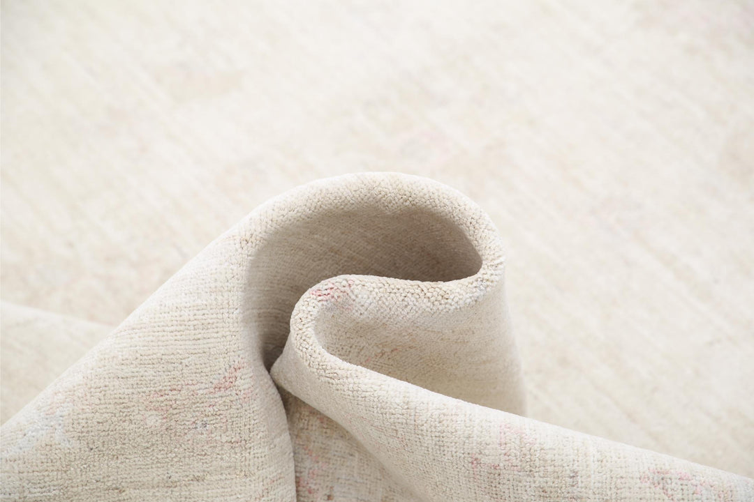 Serenity 8’ 2″ x 11’ 2″ - No. AV39634 - ALRUG Rug Store