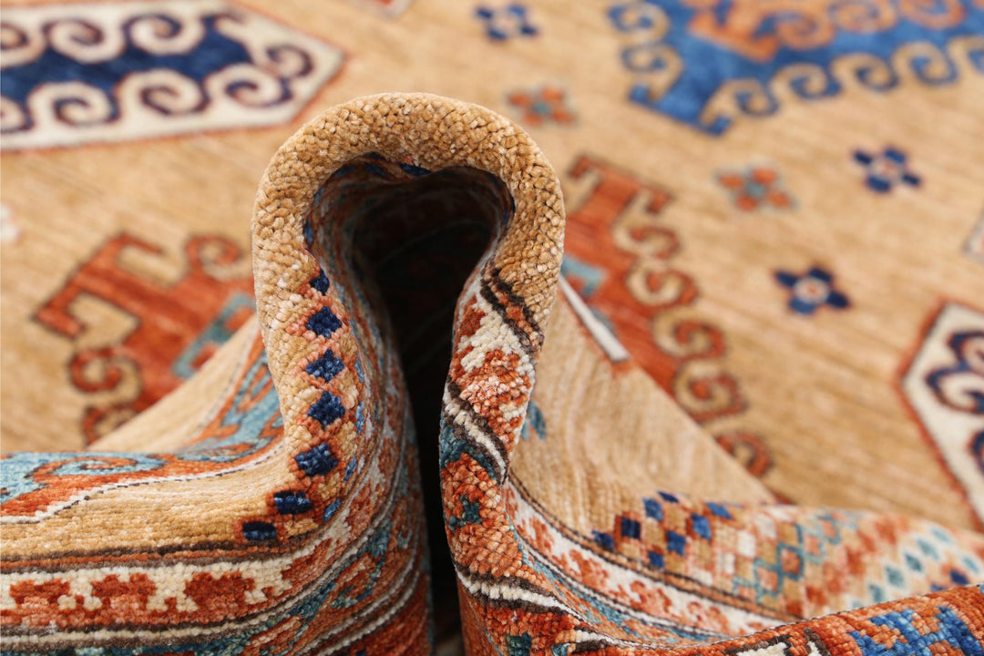 Humna 5’ 11” x 8’ 7″ - No. AV42282 - ALRUG Rug Store