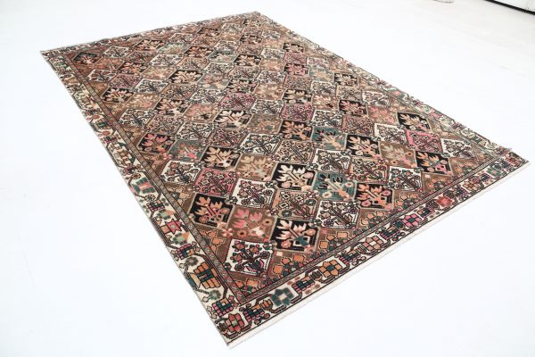Brown Afghan Bakhtiari Rug 6'7" x 9'6" Hand-Knotted detail