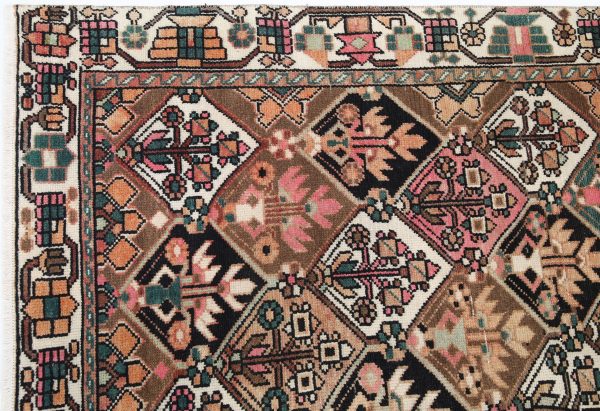 Brown Afghan Bakhtiari Rug 6'7" x 9'6" Hand-Knotted border