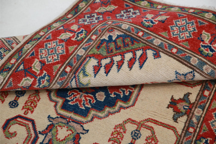 Kazak 2’ 7″ x 4’ 0″ - No. AV73858 - ALRUG Rug Store