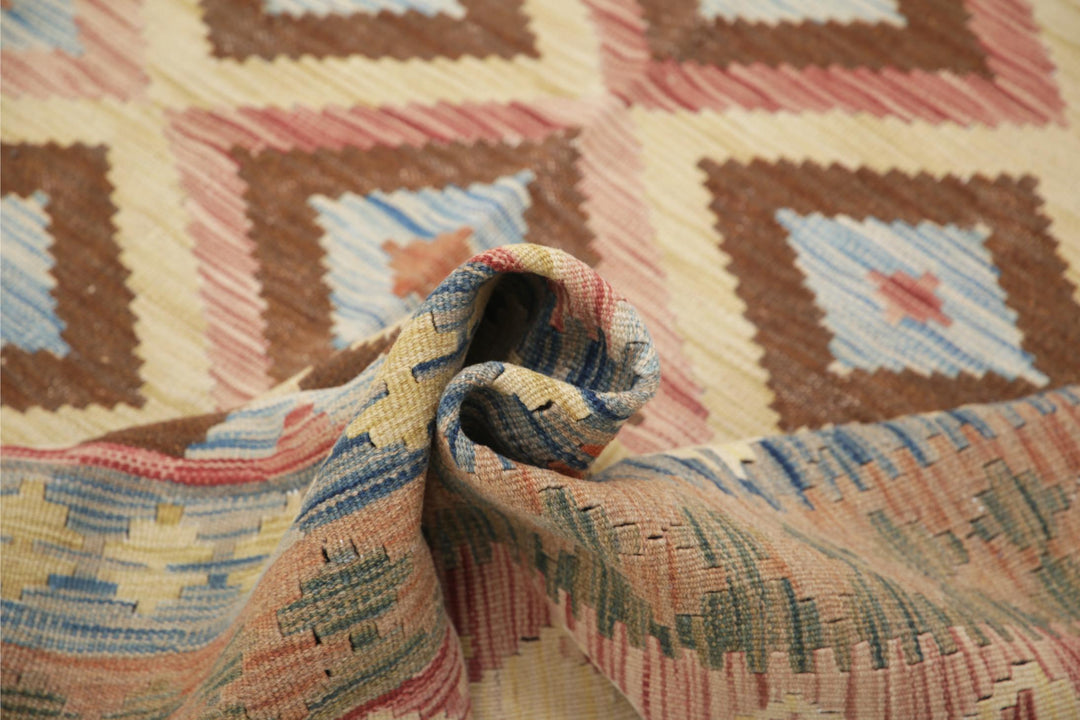 Kilim 4’ 10” x 7’ 9″ - No. AV38915 - ALRUG Rug Store