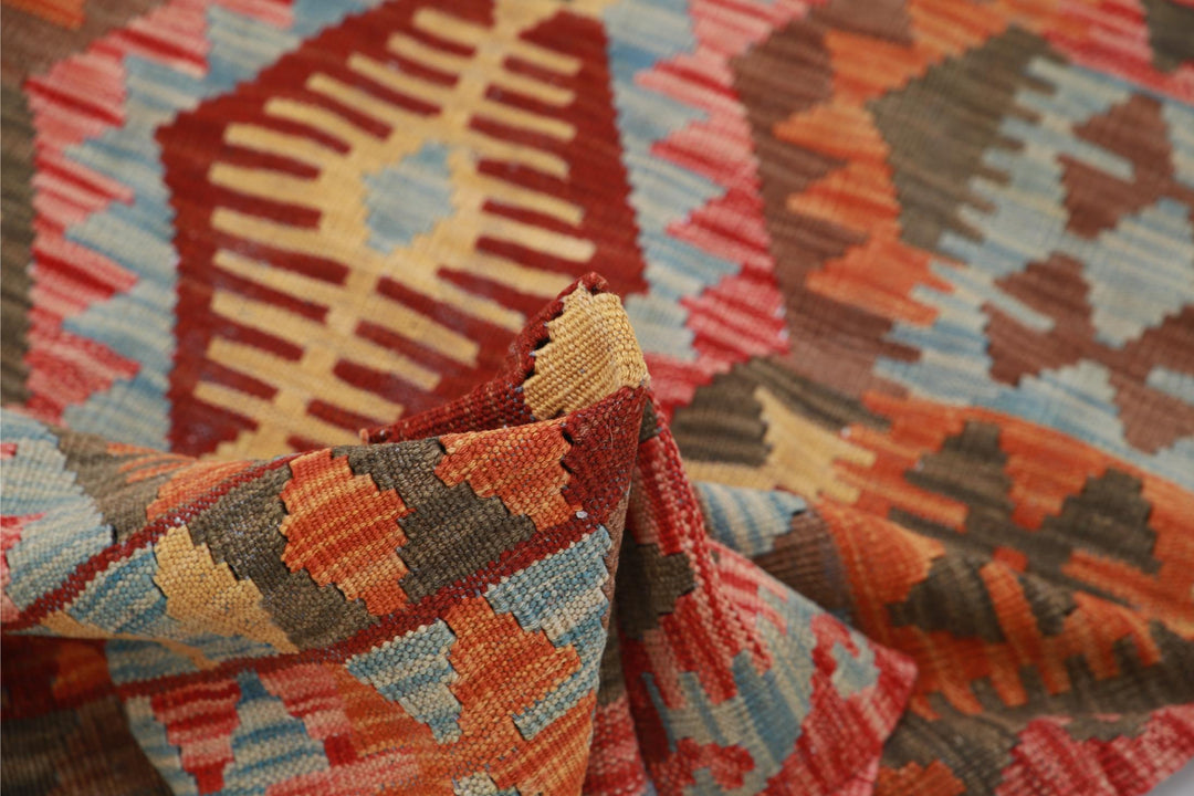 Kilim 3’ 2″ x 4’ 10” - No. AV96710 - ALRUG Rug Store