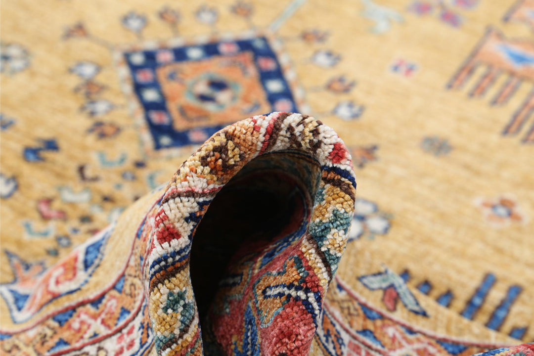 Humna 6’ 0″ x 8’ 6″ - No. AV15809 - ALRUG Rug Store