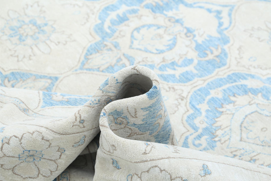 Serenity 9’ 2″ x 11’ 4″ - No. AV28802 - ALRUG Rug Store