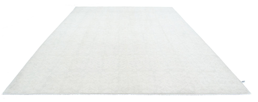 Serenity 10’ 1″ x 13’ 8″ - No. AV26785 - ALRUG Rug Store