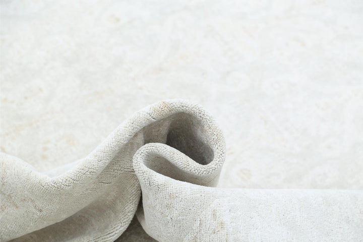 Serenity 10’ 1″ x 13’ 8″ - No. AV26785 - ALRUG Rug Store