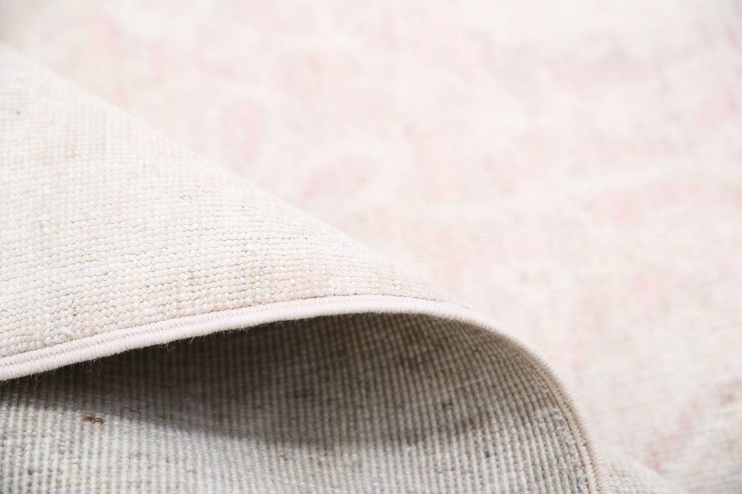 Serenity 9’ 1″ x 12’ 3″ - No. AV40829 - ALRUG Rug Store