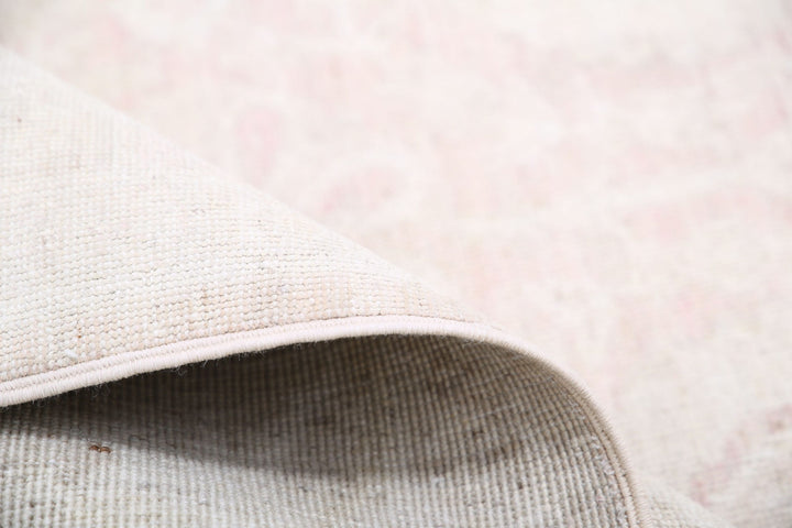 Serenity 9’ 1″ x 12’ 3″ - No. AV40829 - ALRUG Rug Store