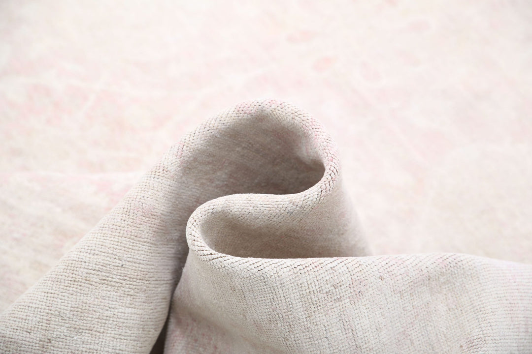 Serenity 9’ 1″ x 12’ 3″ - No. AV40829 - ALRUG Rug Store