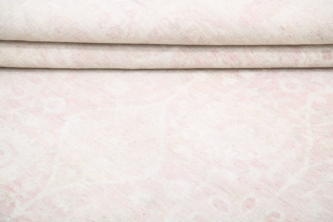 Serenity 9’ 1″ x 12’ 3″ - No. AV40829 - ALRUG Rug Store