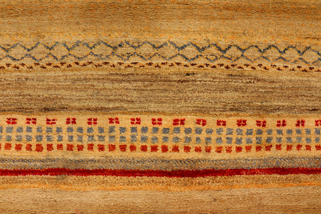 Navajo White Pakistani Gabbeh Rug 4' 2" x 6' Hand-Knotted close-up