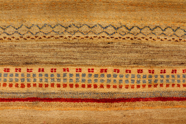 Navajo White Pakistani Gabbeh Rug 4' 2" x 6' Hand-Knotted close-up