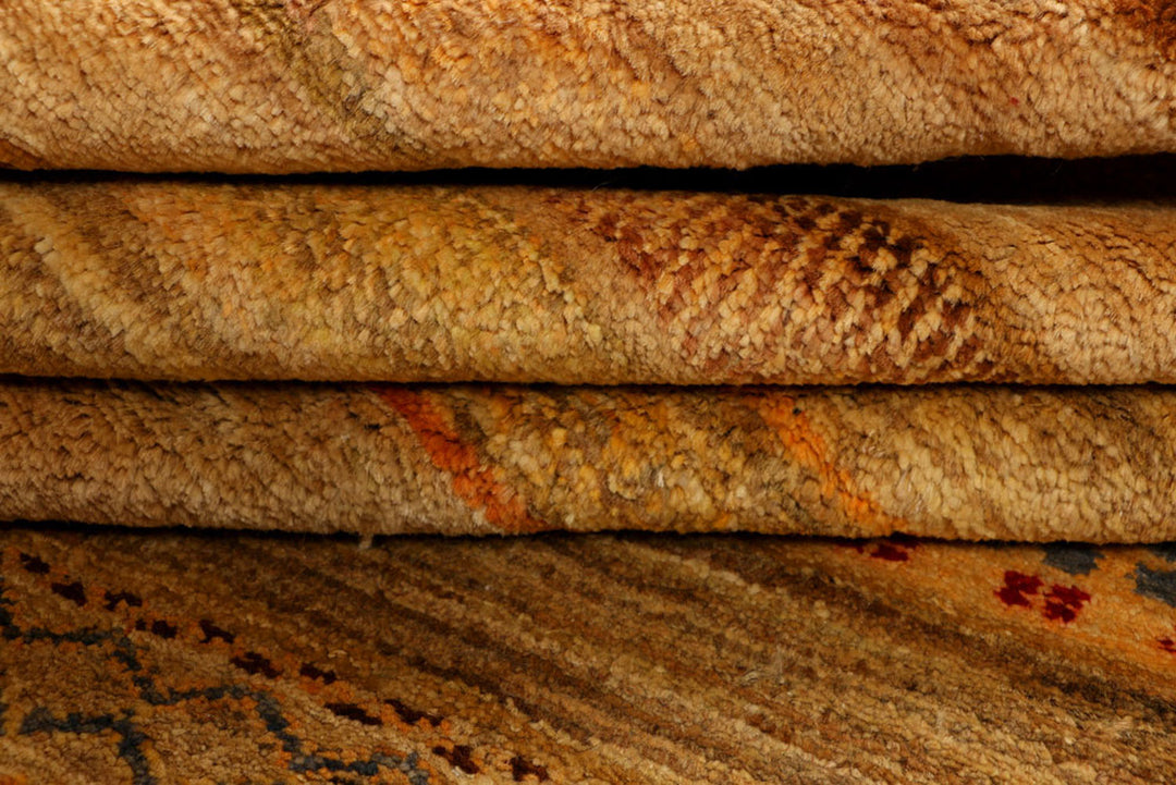 Navajo White Gabbeh 4'  2" x 6' " - No. QA78927