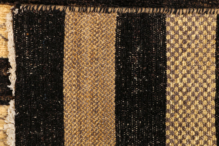 Navajo White Gabbeh 2' 7 x 10' - No. 34172 - ALRUG Rug Store