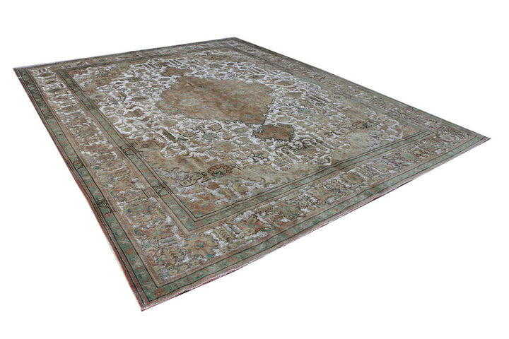 White Vintage 9' 9 x 12' 4 - No. 37566 - ALRUG Rug Store