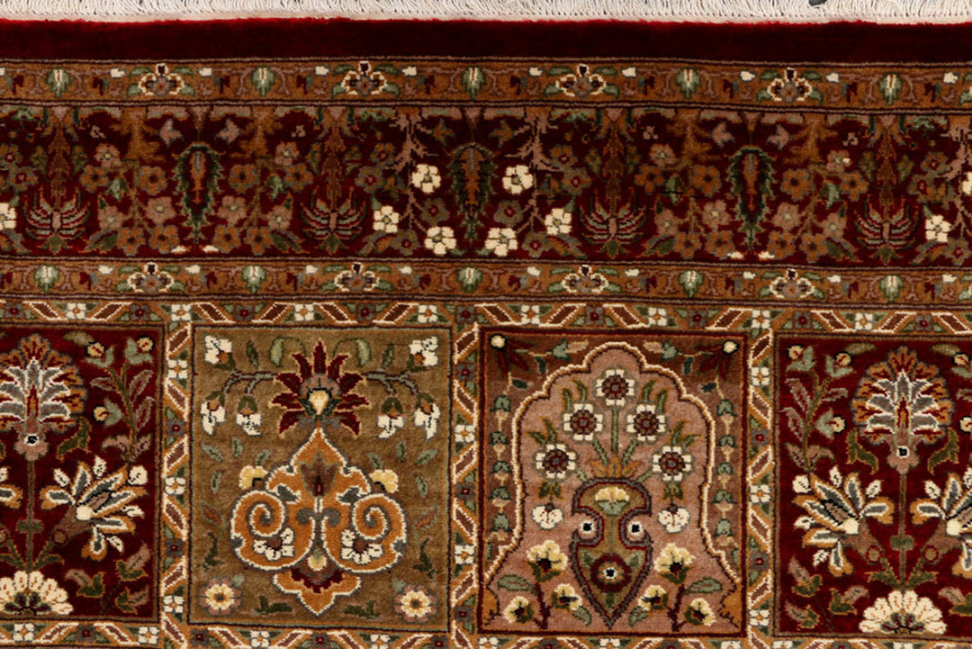 Maroon Bakhtiar 4'  x" 6'  1" - No. QA51568