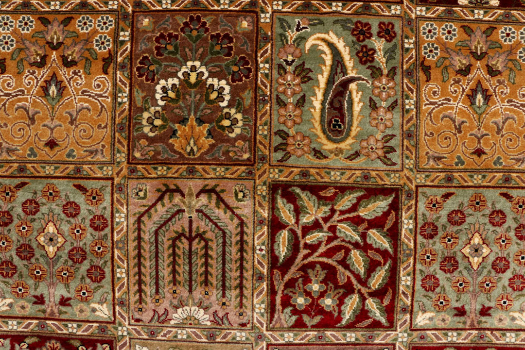 Maroon Bakhtiar 4'  x" 6'  1" - No. QA51568