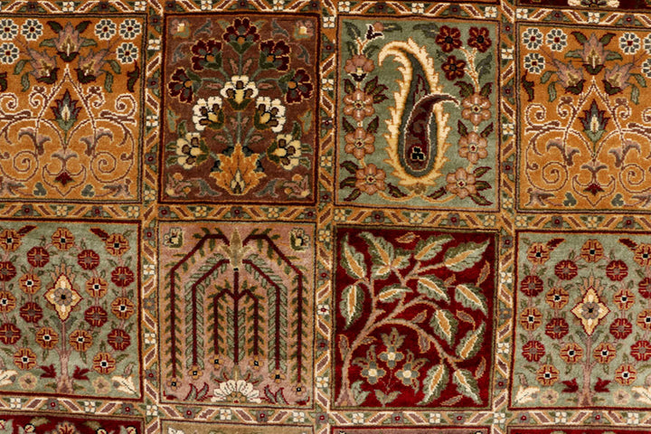 Maroon Bakhtiar 4'  x" 6'  1" - No. QA51568