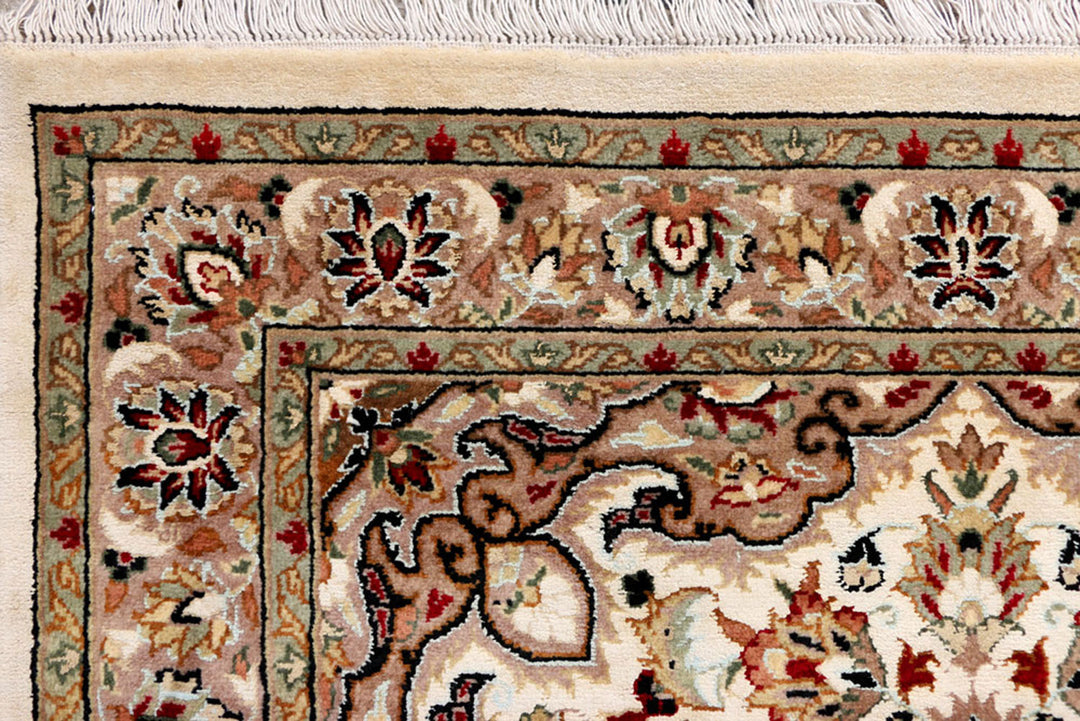 Cornsilk Kashan 3'  x" 4'  11" - No. QA62377