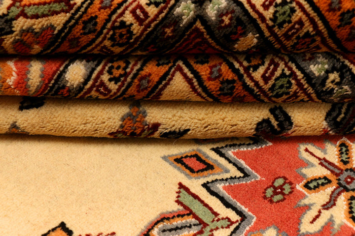 Navajo White Caucasian 6' 2 x 9' 1 - No. 38182 - ALRUG Rug Store