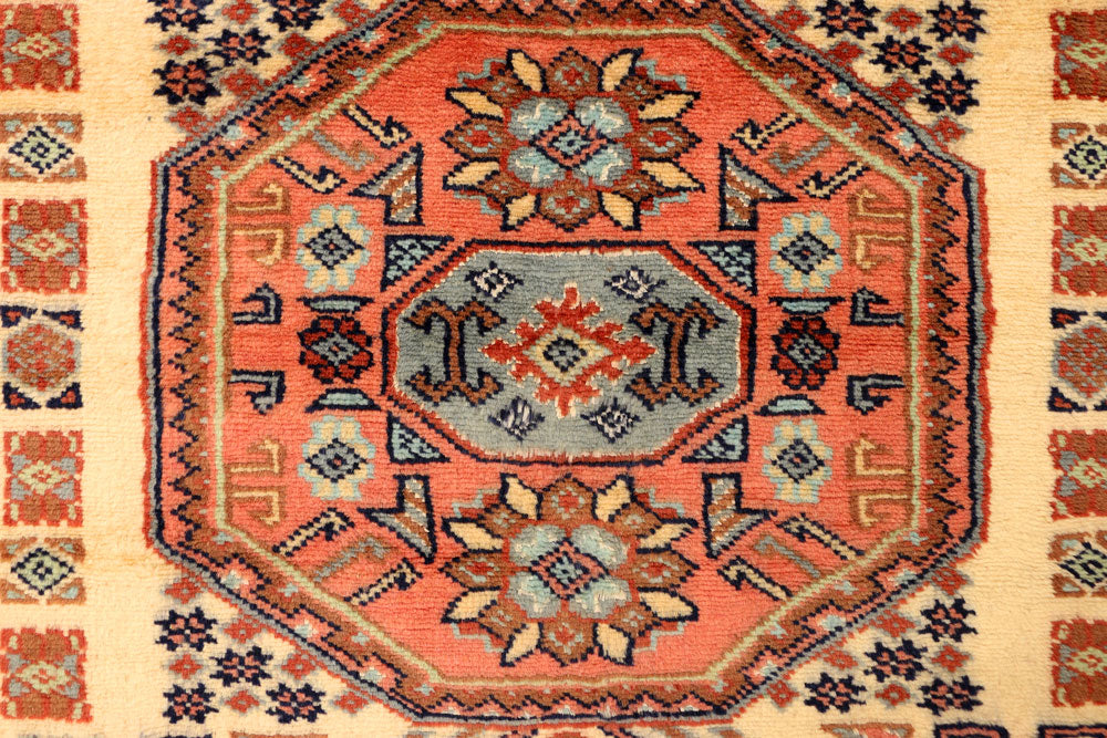 Navajo White Caucasian 3' 2 x 5' - No. 38227 - ALRUG Rug Store