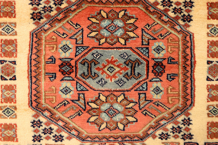 Navajo White Caucasian 3' 2 x 5' - No. 38227 - ALRUG Rug Store