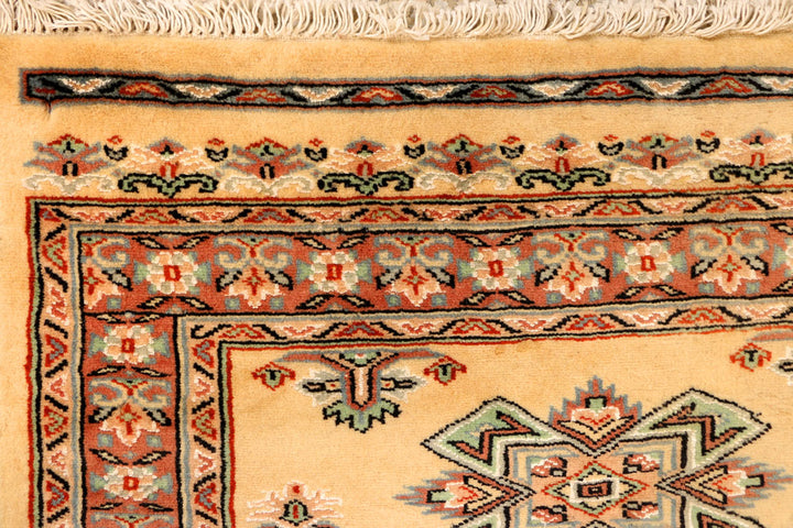 Navajo White Caucasian 2' 8 x 4' - No. 38239 - ALRUG Rug Store