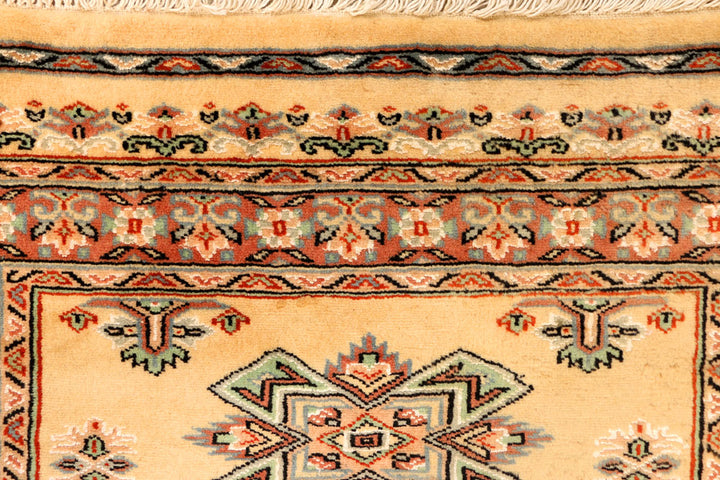 Navajo White Caucasian 2' 8 x 4' - No. 38239 - ALRUG Rug Store