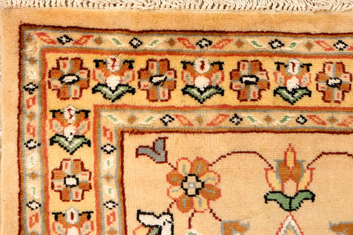 Navajo White Caucasian 2' 7 x 4' 1 - No. 38263 - ALRUG Rug Store