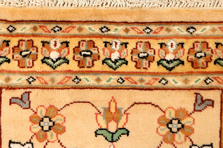 Navajo White Caucasian 2' 7 x 4' 1 - No. 38263 - ALRUG Rug Store