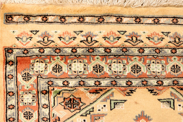 Navajo White Caucasian 2' 7 x 10' 6 - No. 38292 - ALRUG Rug Store