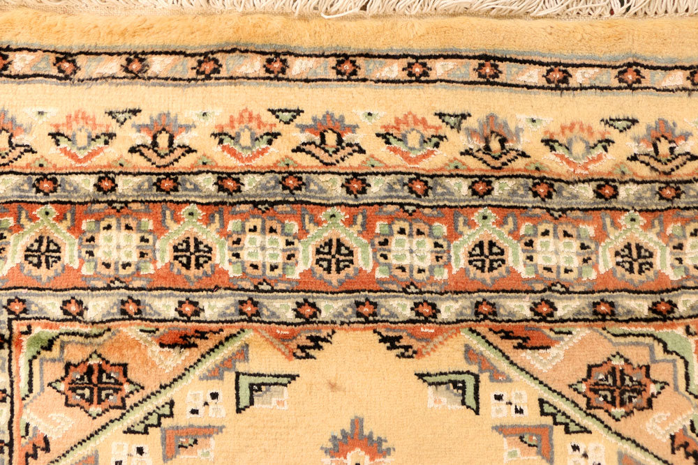 Navajo White Caucasian 2' 7 x 10' 6 - No. 38292 - ALRUG Rug Store