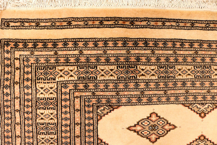 Navajo White Jaldar 5' 7 x 8' - No. 38308 - ALRUG Rug Store