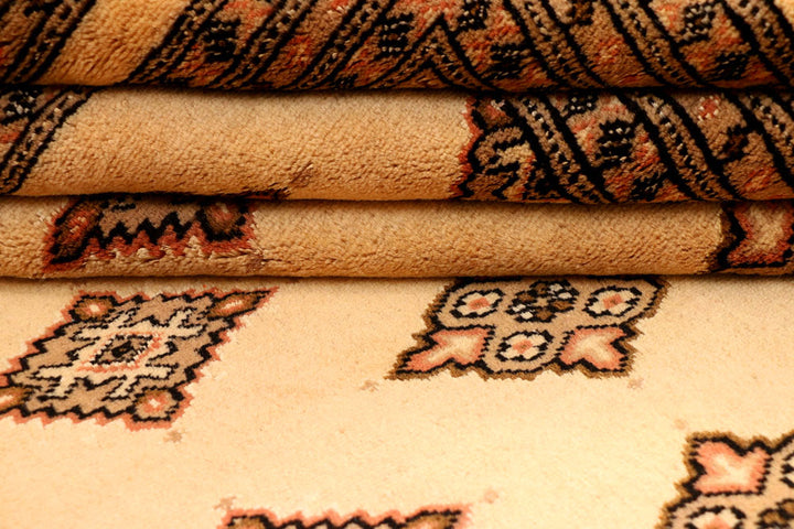 Navajo White Jaldar 5' 7 x 8' - No. 38308 - ALRUG Rug Store