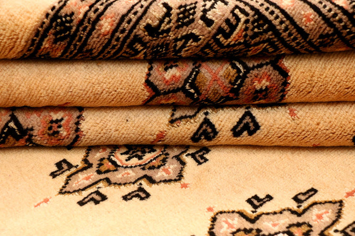 Navajo White Jaldar 5' 7 x 8' 2 - No. 38312 - ALRUG Rug Store