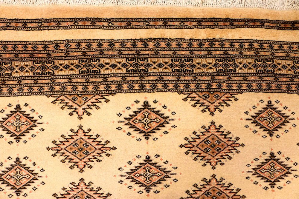 Navajo White Jaldar 5' 6 x 7' 9 - No. 38316 - ALRUG Rug Store