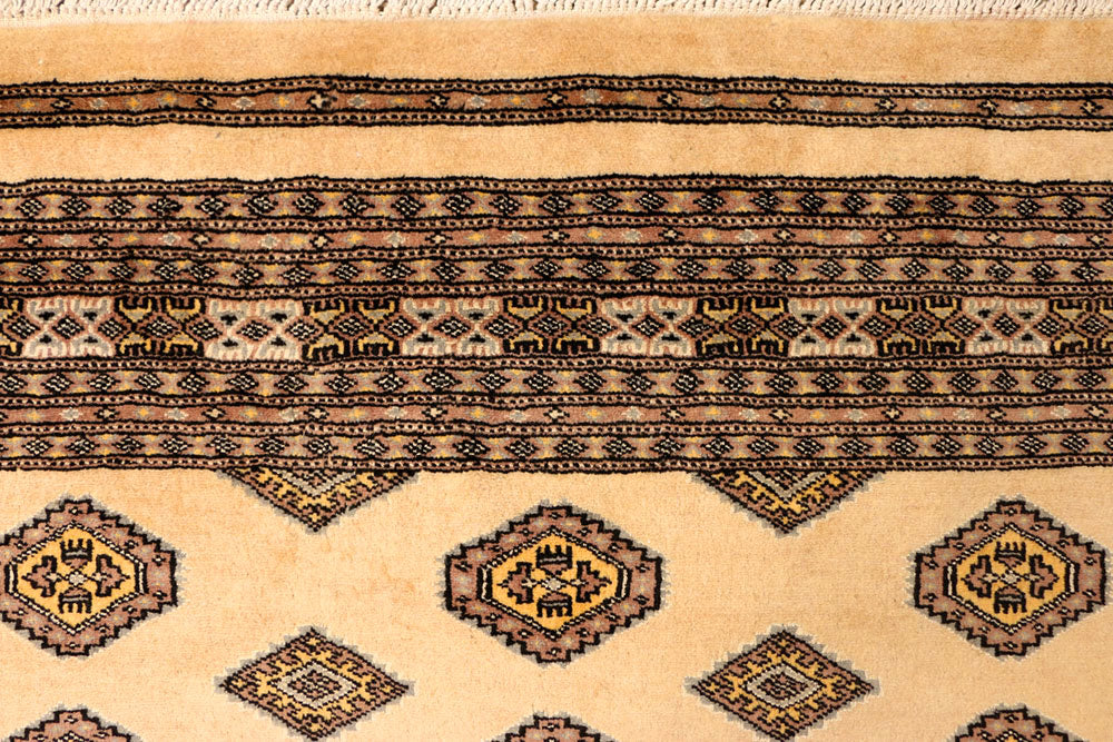 Navajo White Jaldar 5' 2 x 8' - No. 38319 - ALRUG Rug Store